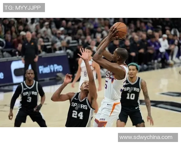 2016年NBA季后赛雷霆与马刺第四场激战回顾与精彩瞬间分析