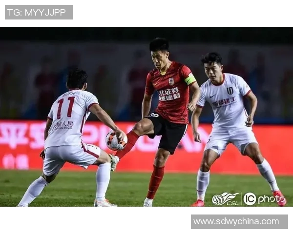 成都排球队防守策略分析及其在比赛中的成效与不足之处探讨